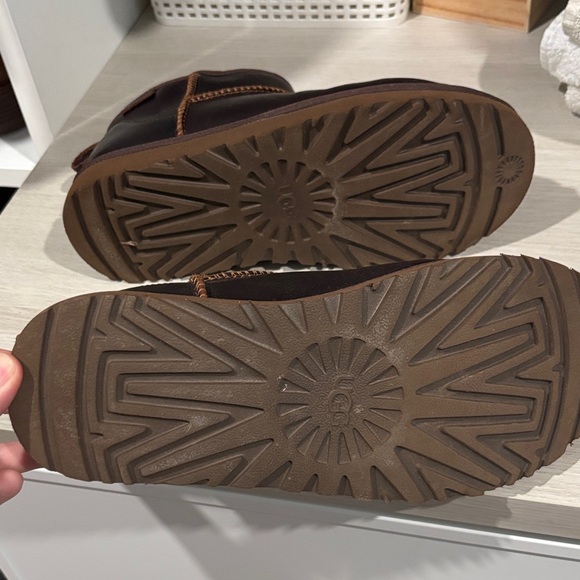 UGG Classic Ultra Mini Leather Boot - Picture 3 of 7